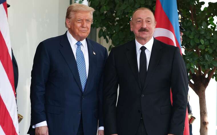 Трамп выбрал подарки для Алиева и его жены из своего магазина