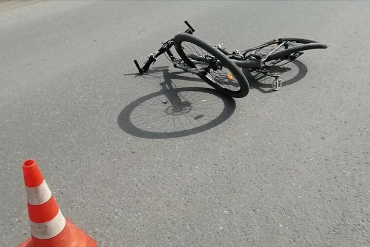 На тротуарі у Києві зіткнулися два велосипеди: загинув чоловік, інший учасник втік