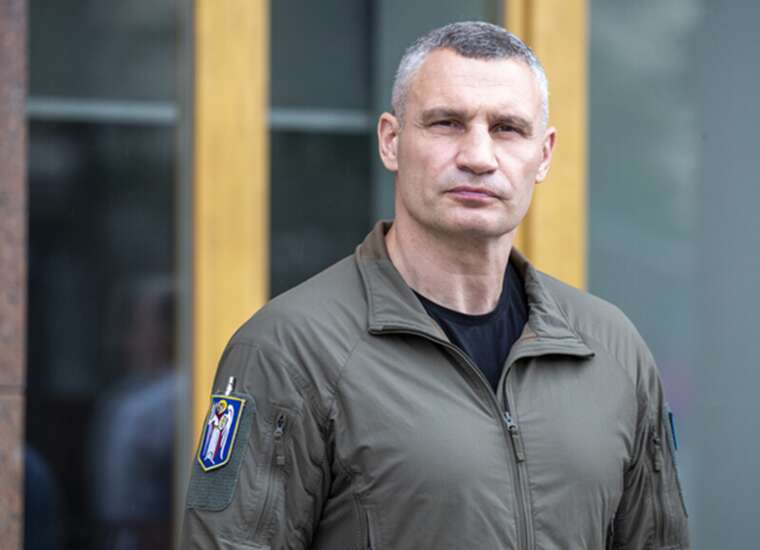 Mayor in style: Klychko on vacation "showed off" a vintage T-shirt worth 1700 hryvnias