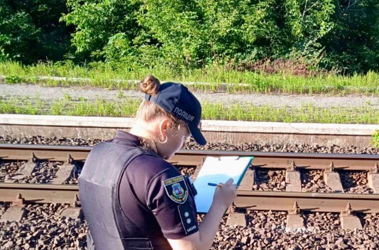 На Київщині потяг збив на смерть жінку