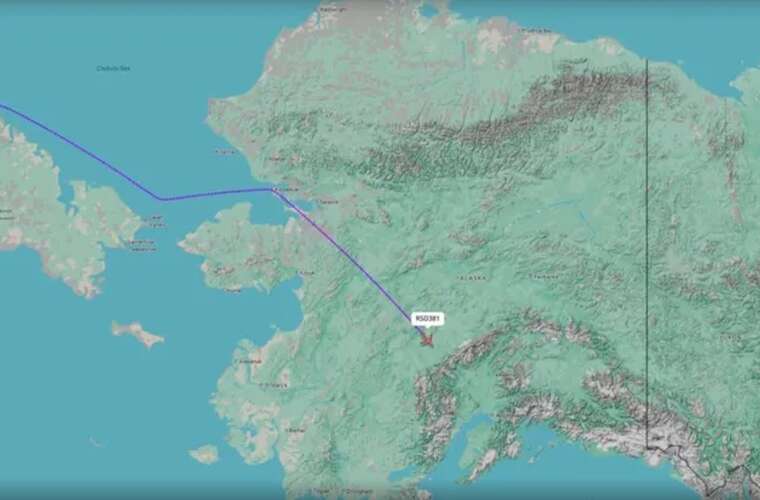 Російський урядовий літак приземлився на Алясці напередодні переговорів Трампа і Путіна