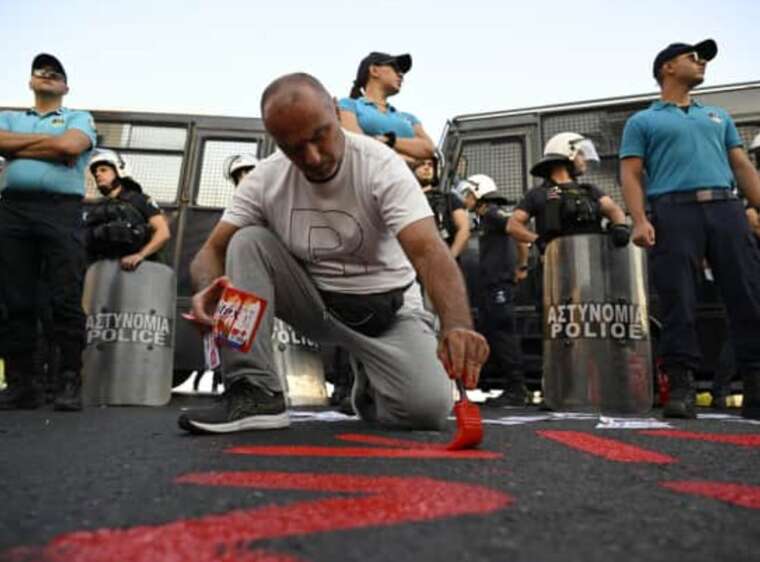 У грецькому порту влаштували акцію проти ізраїльського круїзного лайнера