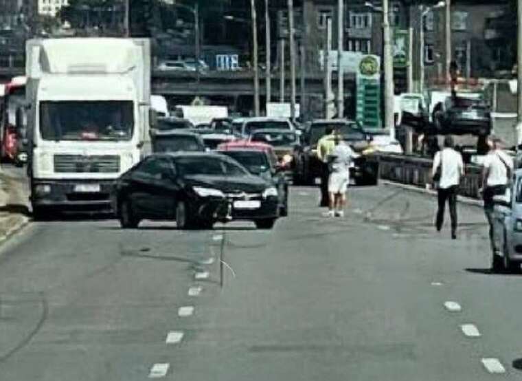 У Дніпрі евакуатор поліції «зібрав» вісім авто