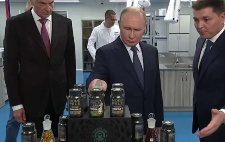 Путін у Магадані оглянув завод риб’ячого жиру