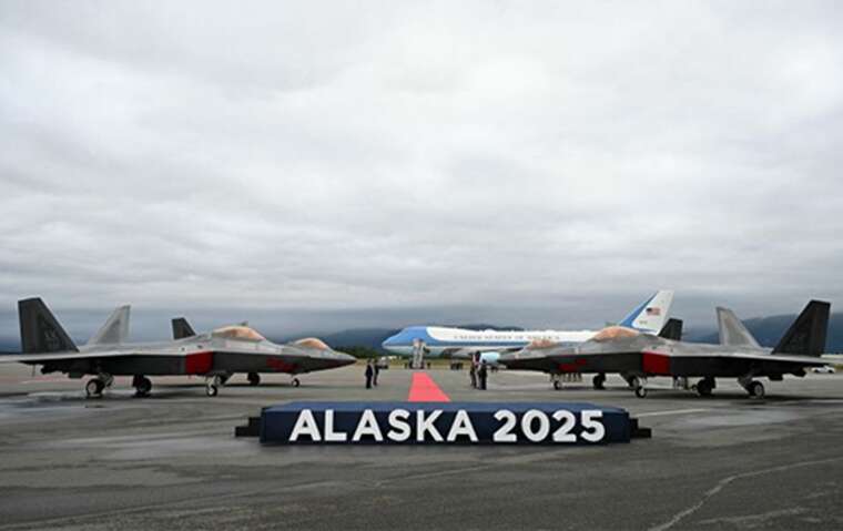 Зустріч Путіна й Трампа завершилася: журналістів запросили на пресконференцію