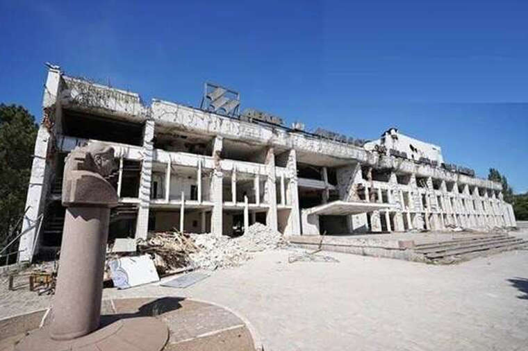 In the network, the ruins of the Palace of Culture of Metalworkers in occupied Mariupol were shown