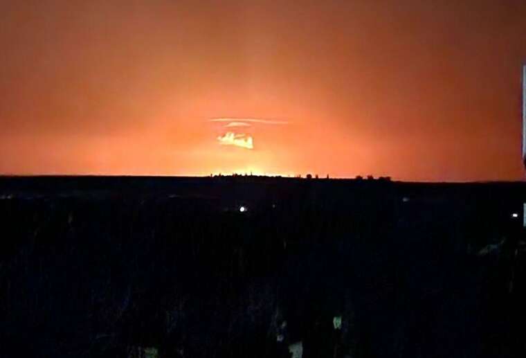 Масована атака: у Дніпрі прогриміли вибухи, під Павлоградом вирує масштабна пожежа