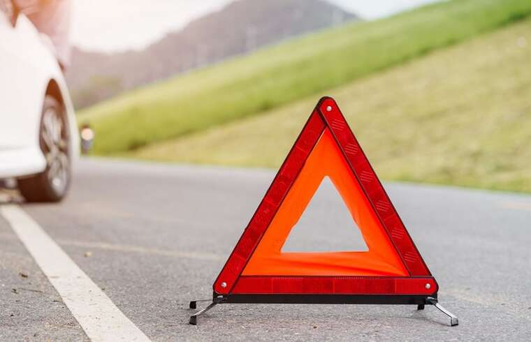 У Києві внаслідок ДТП спалахнула Tesla: водій згорів живцем