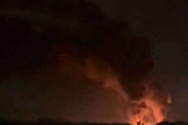 У Волгоградській області сталася пожежа в районі залізничної станції після атаки безпілотників