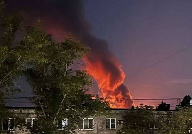 В России третий день горит нефтеперерабатывающий завод после атаки дронов ВСУ