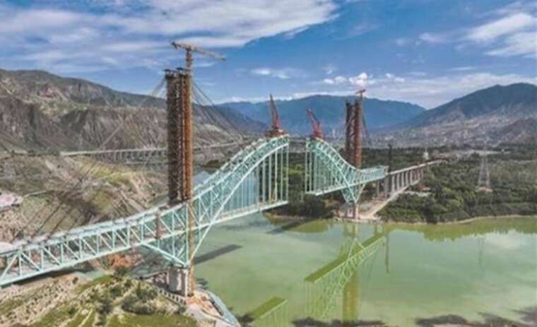 У Китаї обірвався канат на мосту: є загиблі та зниклі безвісти