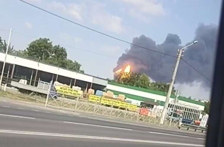 Новошахтинський НПЗ горить третій день поспіль після атаки дронів