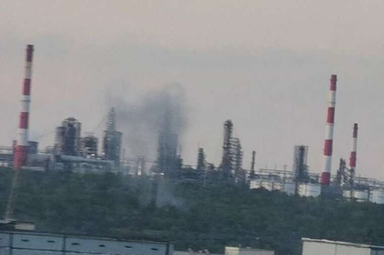 In Syzran, after a drone attack, an oil refinery caught fire: sirens are sounding in the city
