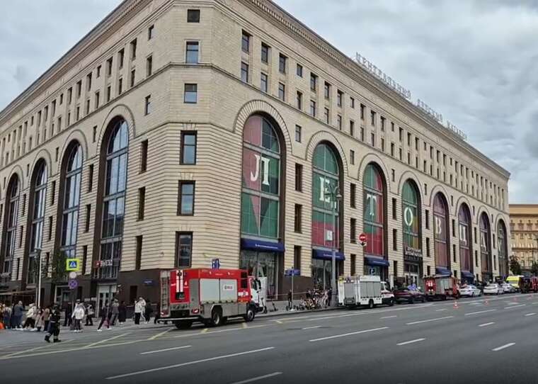 В центре Москвы в магазине «Центральный детский мир» произошел взрыв