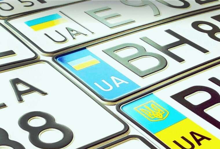 У Польші в соцмережах ширяться заклики красти українські автомобільні номери