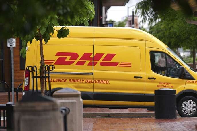 Швейцарська пошта тимчасово зупиняє доставку товарів до США через нові мита Трампа