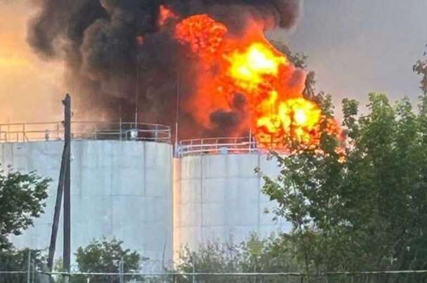 Українські удари дронами вивели з ладу 17% потужностей російських НПЗ, – Reuters