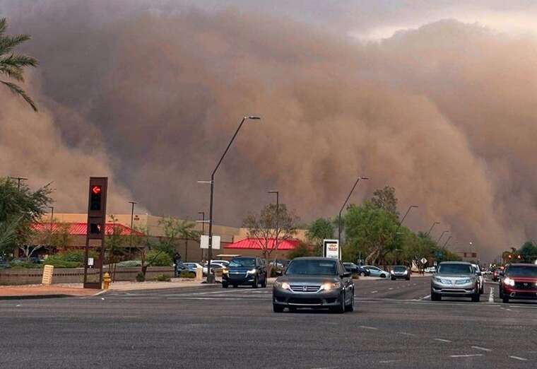 Пилові бурі в США паралізували аеропорт і залишили жителів без світла