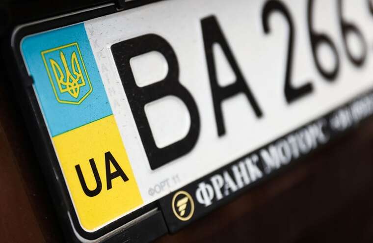 Харківський "Світлофор" заробляв на державних номерних знаках: мільйони гривень і нова фірма-прокладка