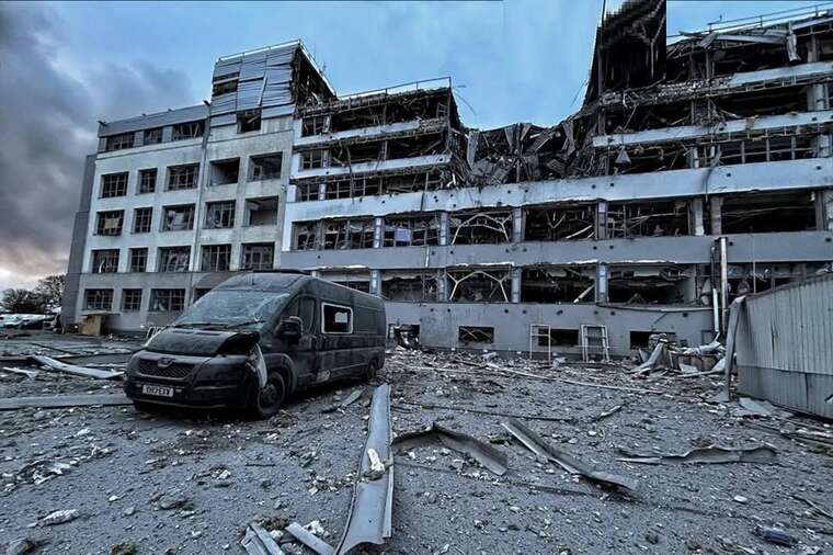 Мешканка Києва показала наслідки нічного обстрілу