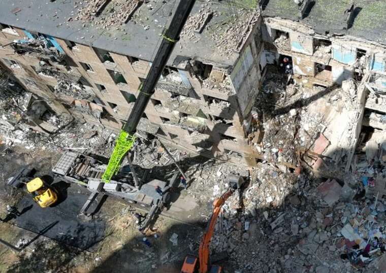 Киев под ударом: Опубликованы кадры прямых попаданий баллистических ракет