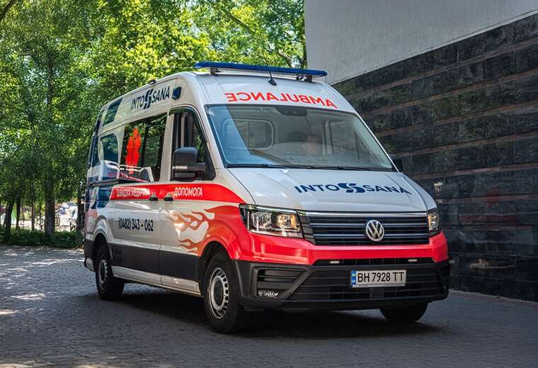 Russian artillery struck the central part of Kherson, injuring a woman