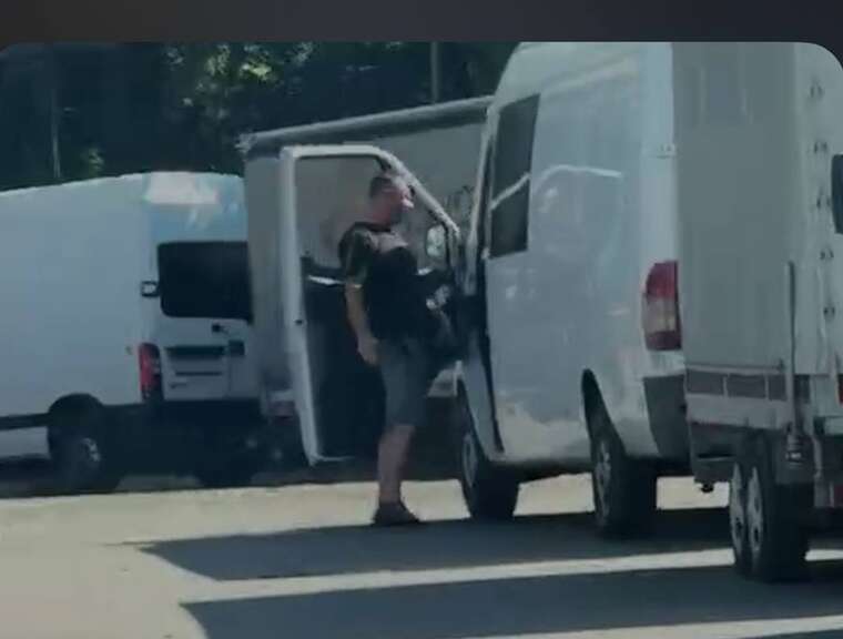 Шегини: Таможенники проверяют 5 микроавтобусов Sprinter из-за подозрения на контрабанду