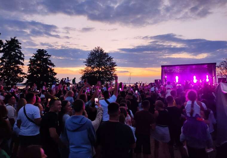 Під Києвом скасували концерт YakTak: він не був погоджений із військовим командуванням