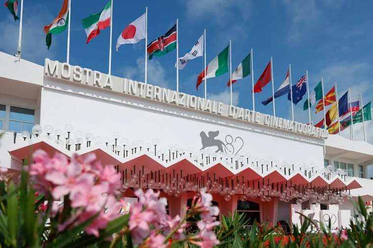 Україна засудила присутність російського прапора на Венеціанському кінофестивалі