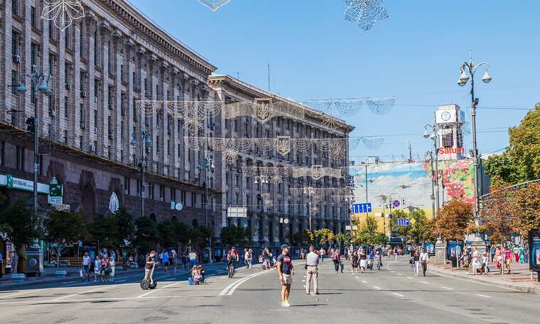 Опитування показало, що молодь в Україні не бачить перспектив і готова емігрувати