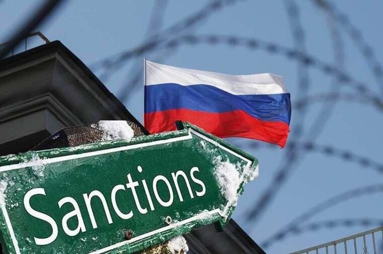 War and sanctions are draining the Russian economy  CCD