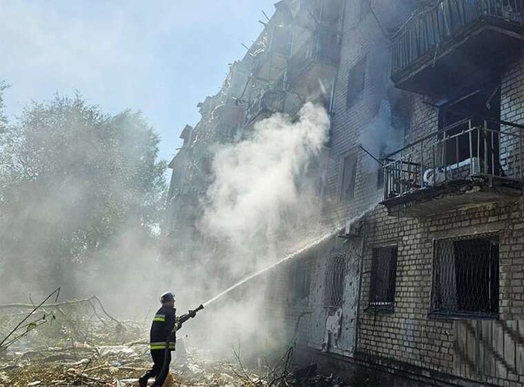 Масована атака на Дніпро: Десятки вибухів у місті та влучання в Павлограді