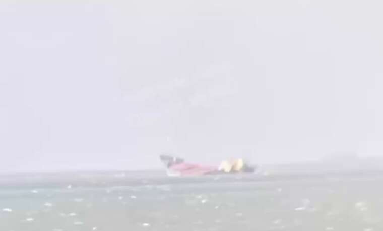 Под Одессой тонет сухогруз: судно подорвалось на мине