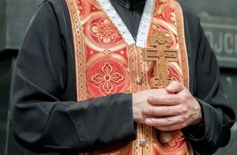 На Ровенщине священнику вручили повестку во время отпевания погибшего бойца ВСУ