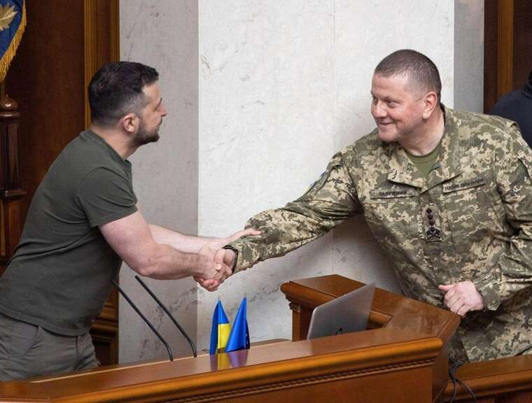 Залужний обійшов Зеленського за довірою українців — опитування