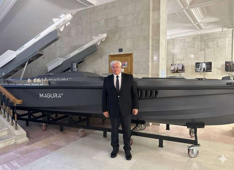 В МИД показали макет украинского беспилотного судна Magura V7