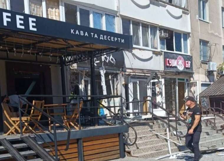 Вражеский беспилотник атаковал Запорожье, трое людей ранены