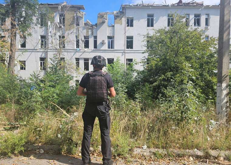 Російські окупанти прицільно скинули авіабомби на Костянтинівську лікарню