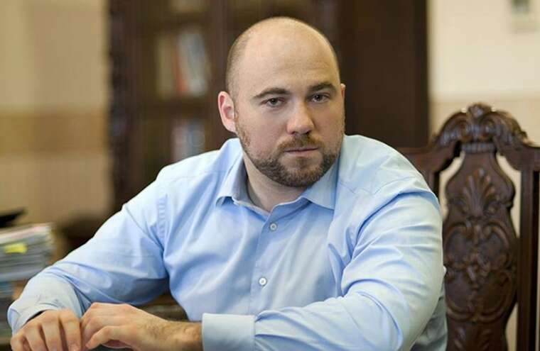 Депутат ОПЗЖ Столар покинув засідання Ради на "майбаху" з охороною