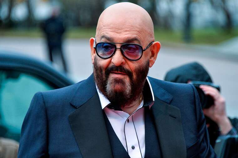 Певец Михаил Шуфутинский получил российское гражданство, хотя ранее отказывался