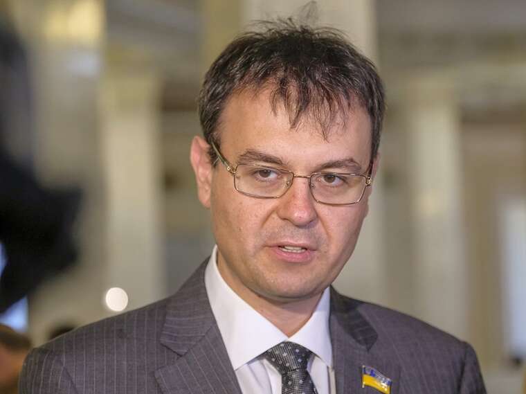 Плата не передбачена законом: Гетманцев закликав батьків не платити за «електронний щоденник»