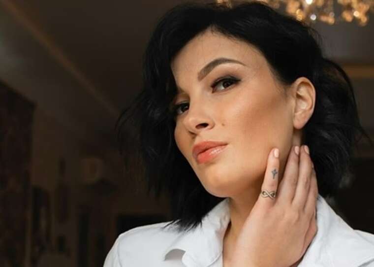 Анастасия Приходько подверглась критике из-за поздравления мужа на русском языке