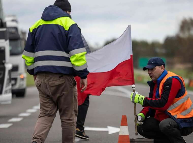 Польские фермеры перекрыли пункт пропуска "Медика – Шегини"