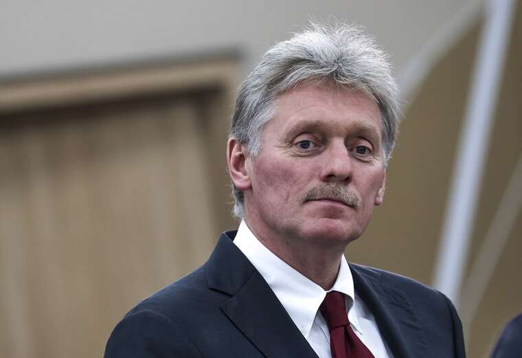 Пєсков: Спілкування в месенджерах "абсолютно прозоре" для спецслужб