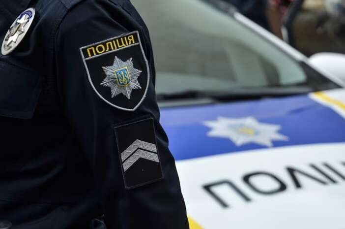 Во Львове отец забыл младенца на крыше авто