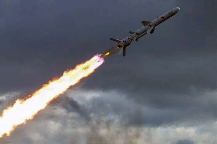 Вибухи в Києві: росіяни атакували місто крилатими ракетами