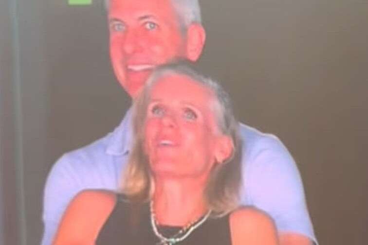 HR-директорка Astronomer Крістін Кабот подала на розлучення після скандалу на концерті Coldplay