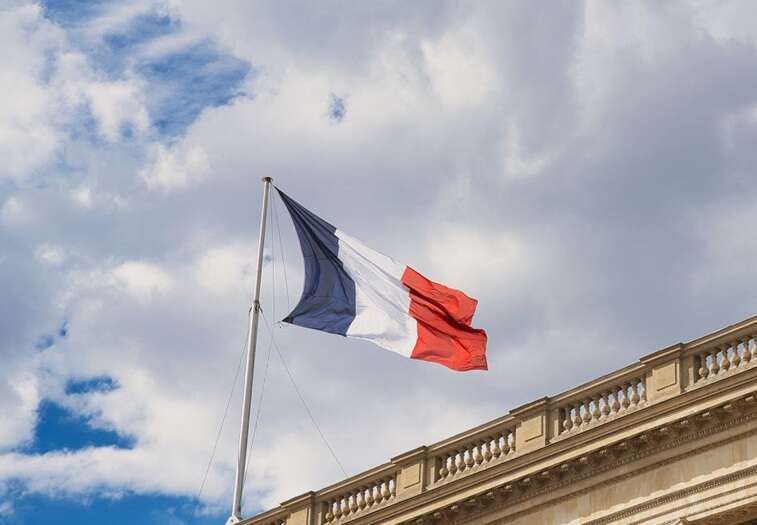 Увесь уряд Франції було відправлено у відставку після винесення йому вотуму недовіри