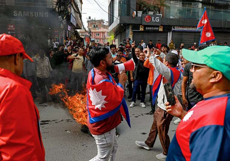 Президент Непала ушел в отставку, власть захватили протестующие