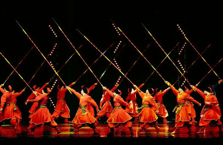 Нам принесли 49 повесток: руководитель ансамбля Вирского о том, как забронировал работников